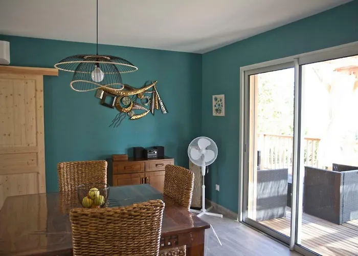 Les Bourdettes Nyaraló